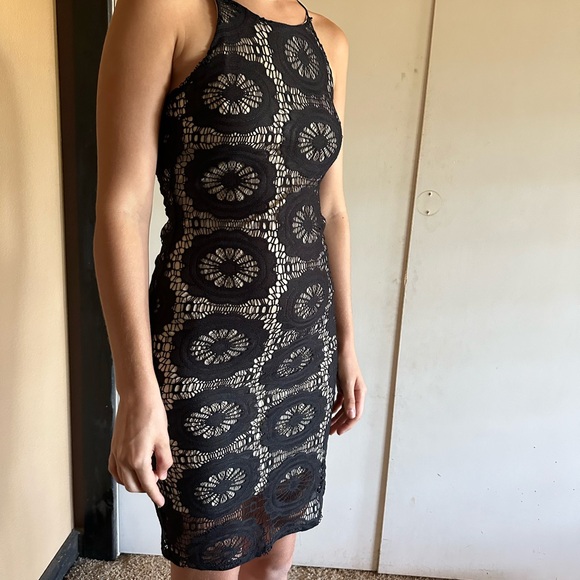 Halter top body con lace mid dress black - Picture 6 of 7